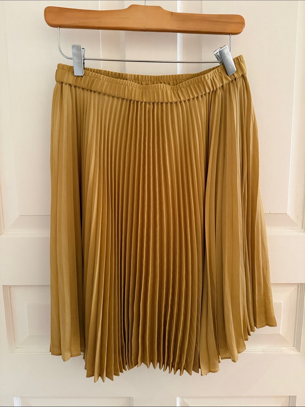 Club Monaco Pleated silk Midi Skirt in Mustard
